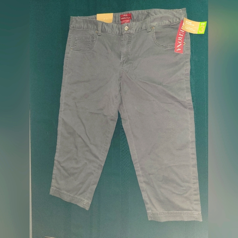 Merona Women's Size 10 Grey Capri Pants